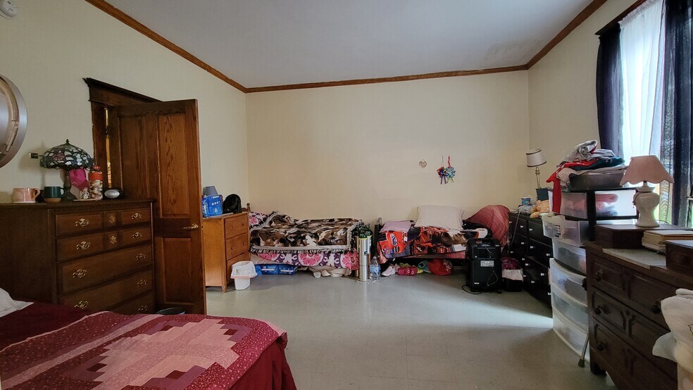 More Photos Of 522 Main St, Rockwood Specialty For Sale