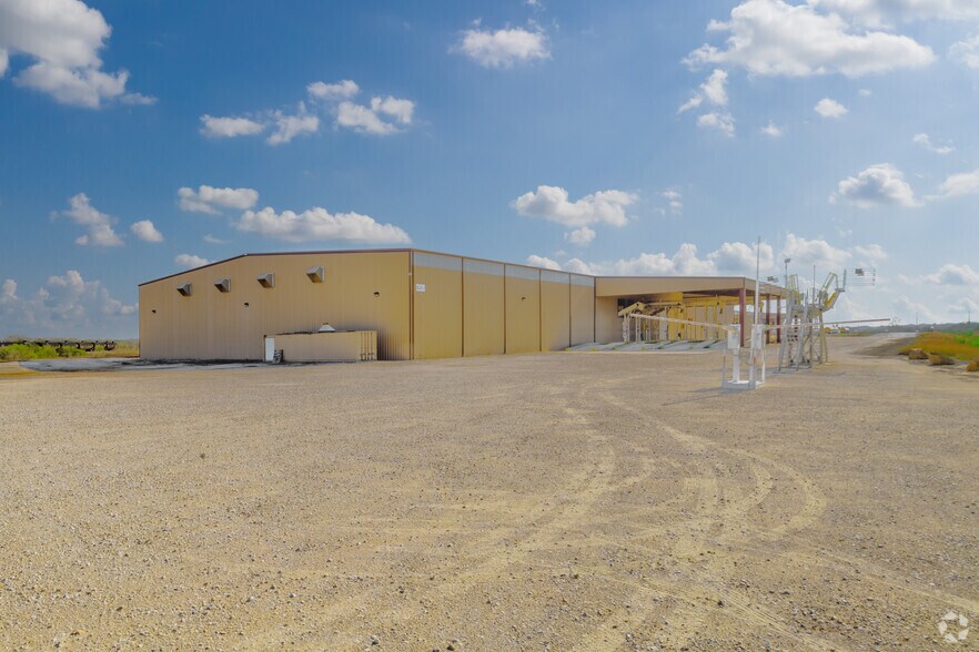 16540 Old Corpus Christi Hwy, Elmendorf, TX 78112 Industrial For