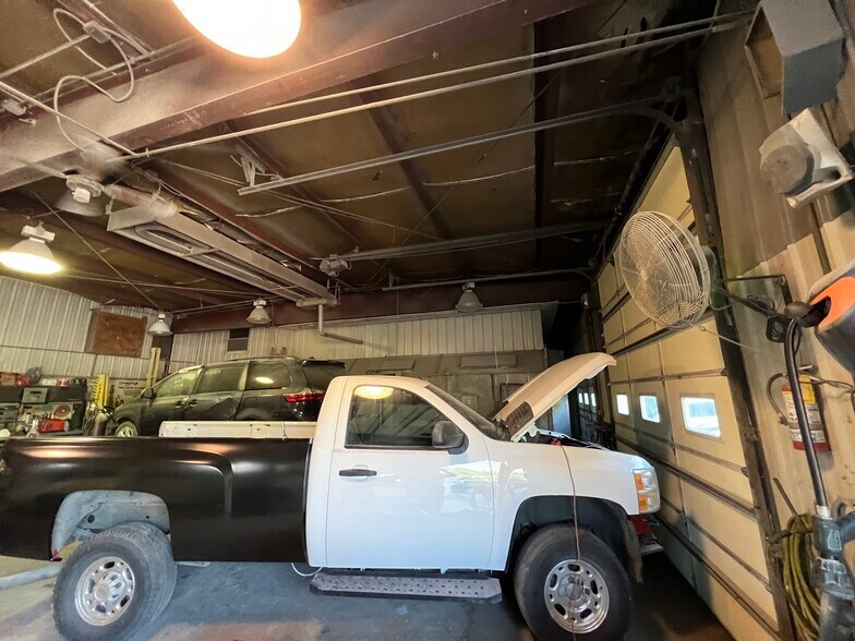 More Photos Of 3449 Turfway Rd, Erlanger Warehouse For Sale