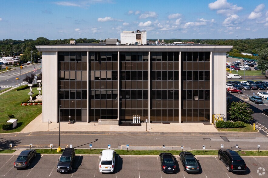More Photos Of 350 Motor Pky, Hauppauge Office For Lease