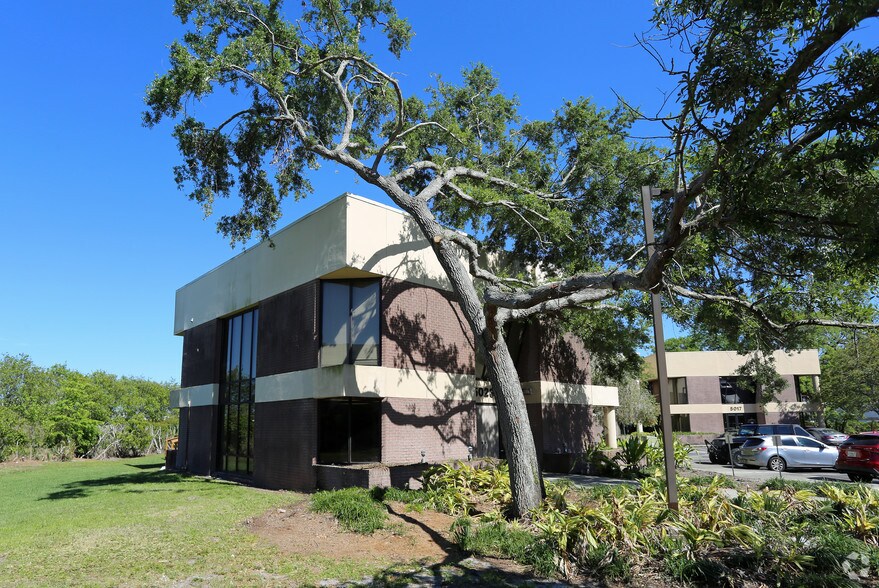 More Photos Of 5023 W Laurel St, Tampa Office For Sale