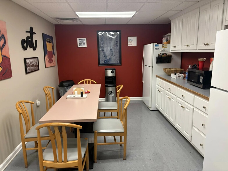 More Photos Of 3640 Hewatt Ct, Snellville Light Distribution For Sale