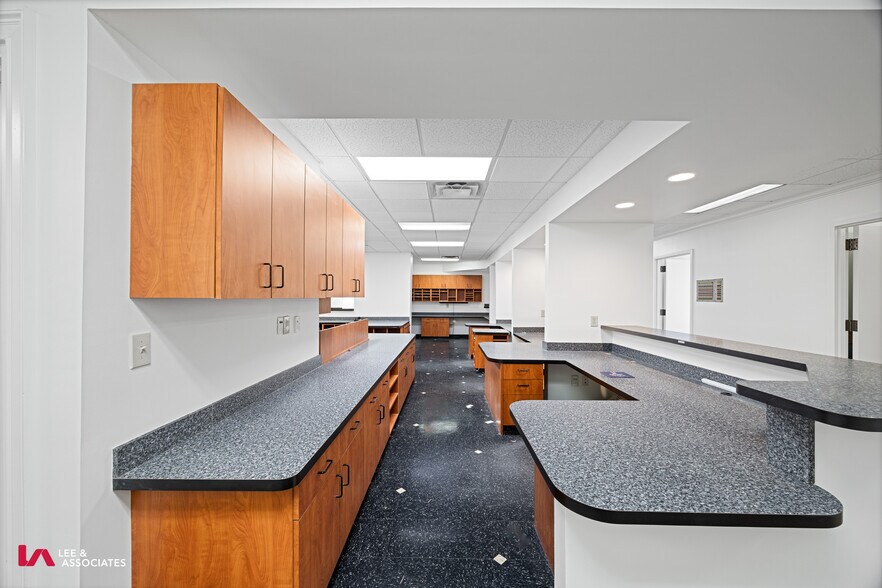 More Photos Of 1776 Old Spring House Ln, Dunwoody Medical For Lease