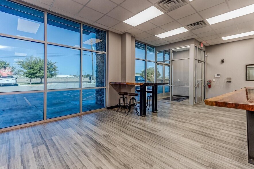 More Photos Of 7845 Canyon Dr, Amarillo Loft Creative Space For Lease