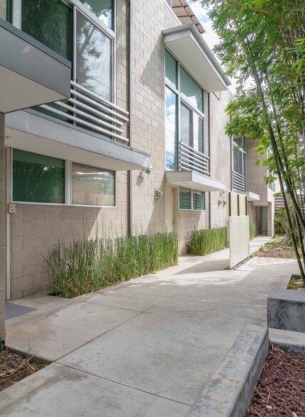 More Photos Of 717-743 N Highland Ave, Los Angeles Flex For Sale