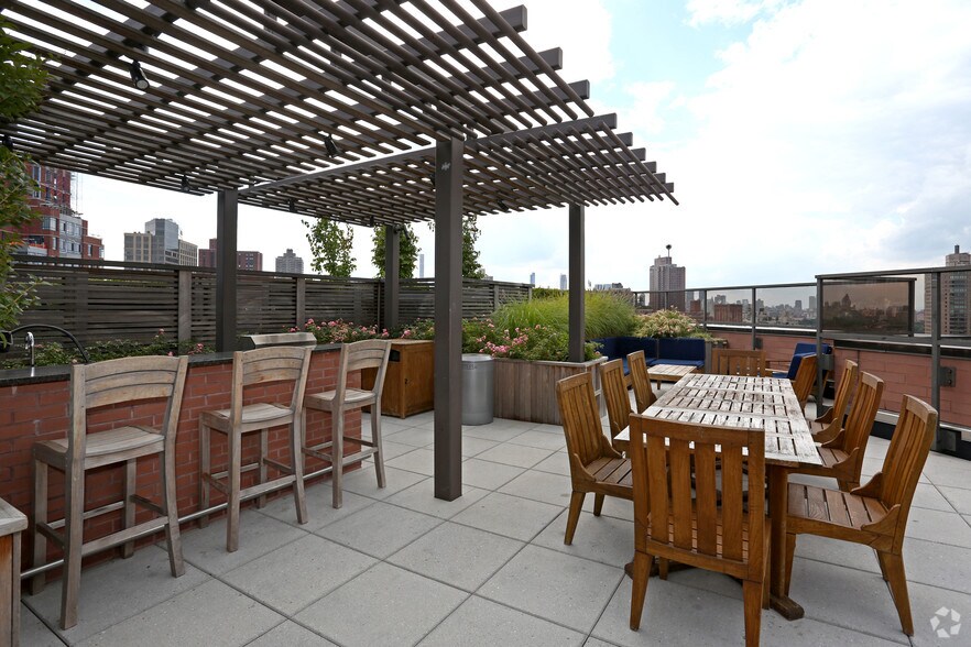 More Photos Of 175 E 96th St, New York Apartments For Lease