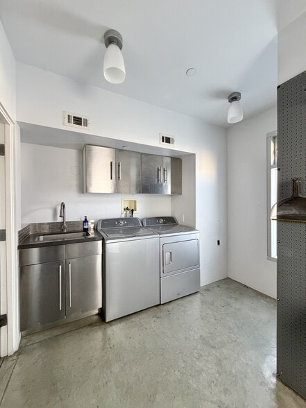 More Photos Of 1920 Olympic Blvd, Santa Monica Loft Creative Space For Lease