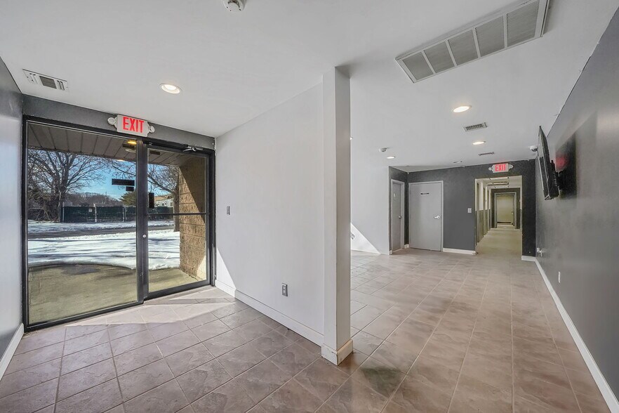 More Photos Of 1601 Artic Ave, Bohemia Warehouse For Lease