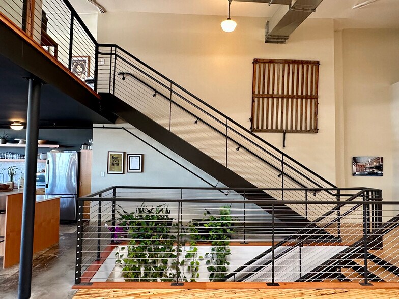 More Photos Of 1619 Hennepin Ave, Minneapolis Office For Lease