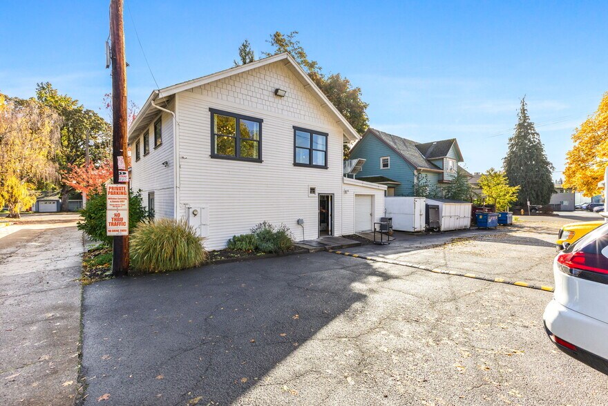 More Photos Of 765 Liberty St SE, Salem Freestanding For Sale