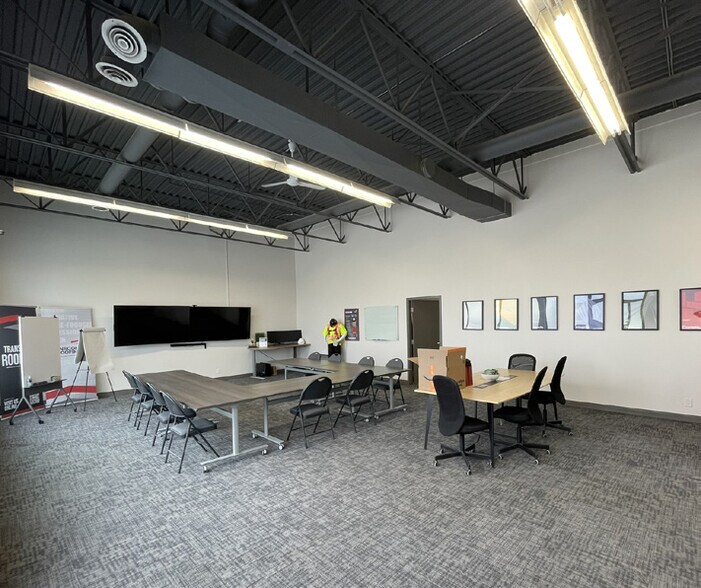 More Photos Of 976 Dugald Rd, Winnipeg Flex For Lease
