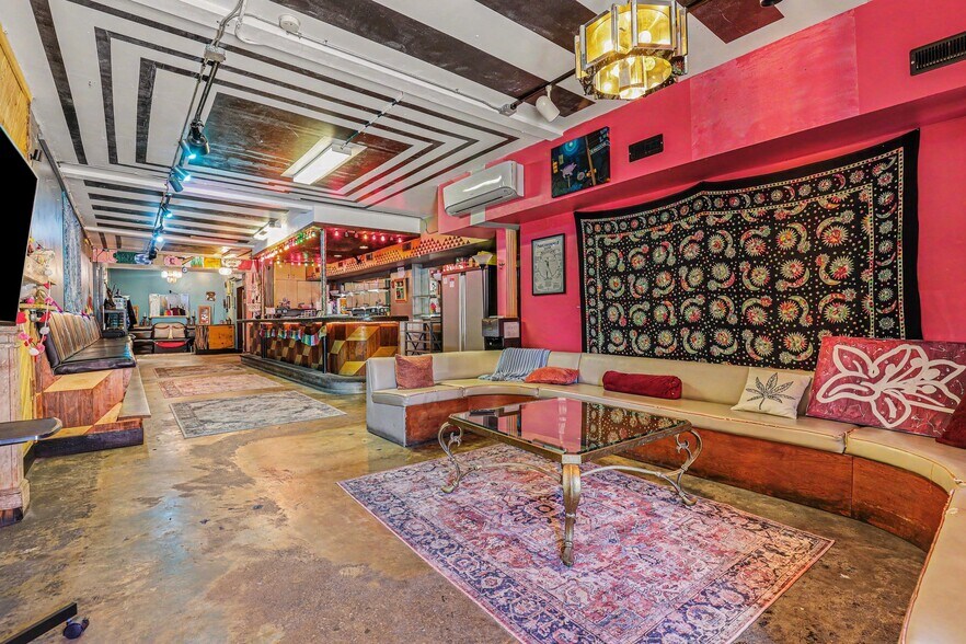 More Photos Of 705 W Rosemary St, Chapel Hill Storefront For Sale