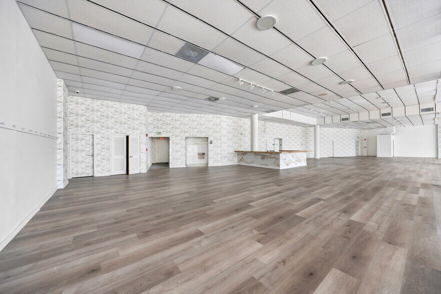 More Photos Of 9855 S Dixie Hwy, Pinecrest Freestanding For Lease