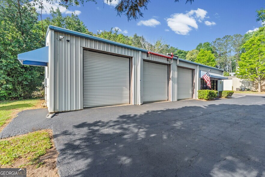 More Photos Of 12 Tower Pl, Newnan Service For Lease