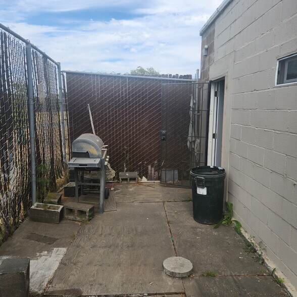 More Photos Of 1111 Ohio Ave, Richmond Industrial For Sale