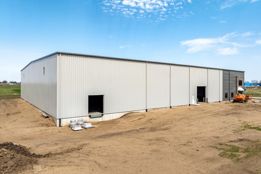 More Photos Of 401 37th W ave, Spencer Light Manufacturing For Sale