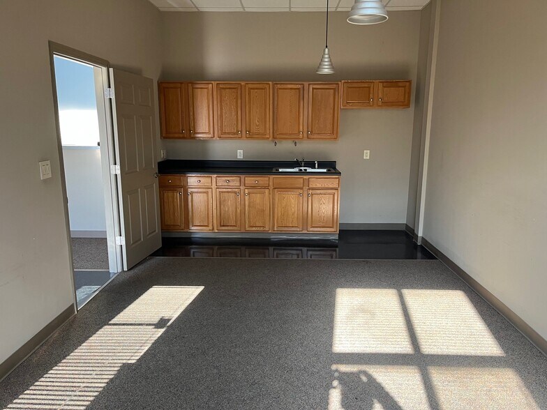 More Photos Of 3710 Messer Airport Hwy, Birmingham Light Distribution For Lease