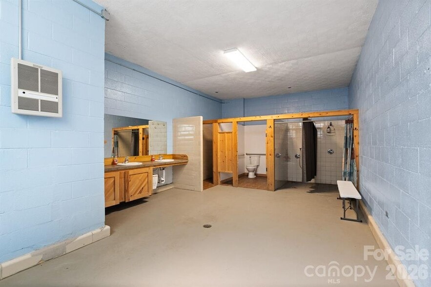 More Photos Of 504 Mountain View School Rd, Robbinsville Hotel For Sale