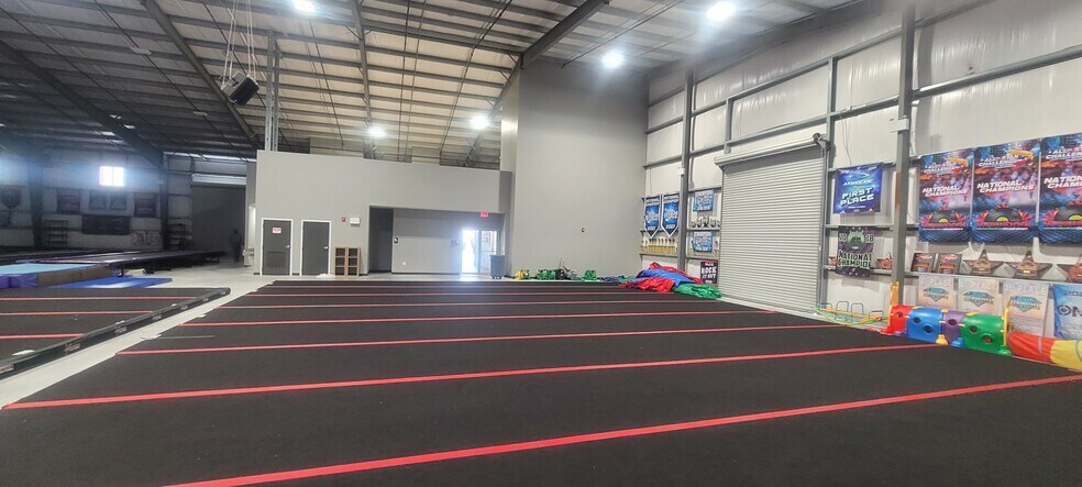 More Photos Of 8200 Cypress Plaza Dr, Jacksonville Health Club For Lease