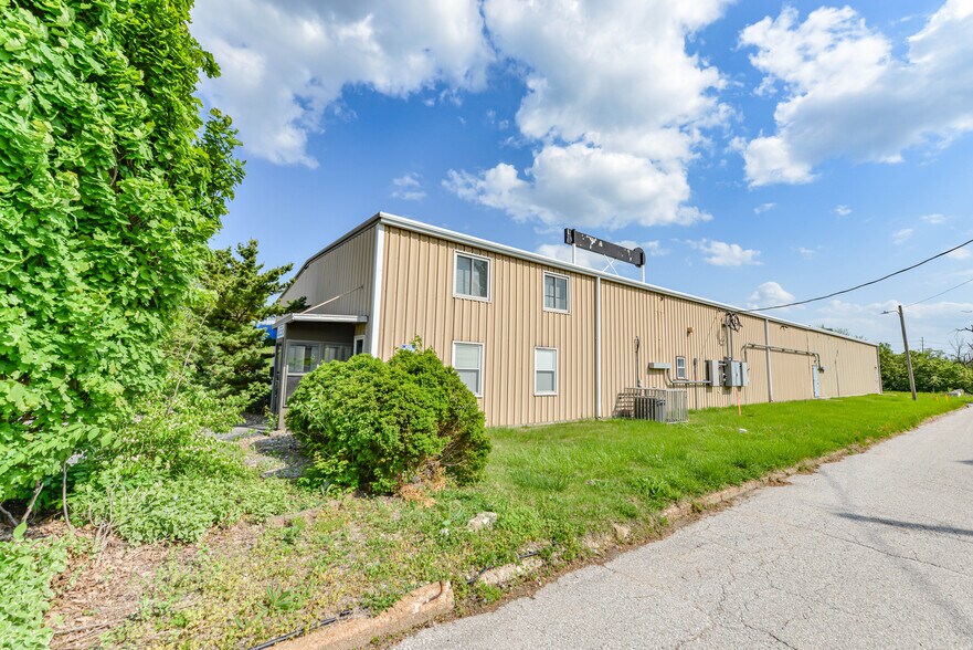 More Photos Of 6556 Jonas Pl, Berkeley Warehouse For Sale