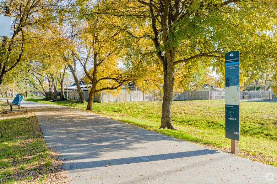 More Photos Of 309 S Lockwood Dr, Houston Restaurant For Lease