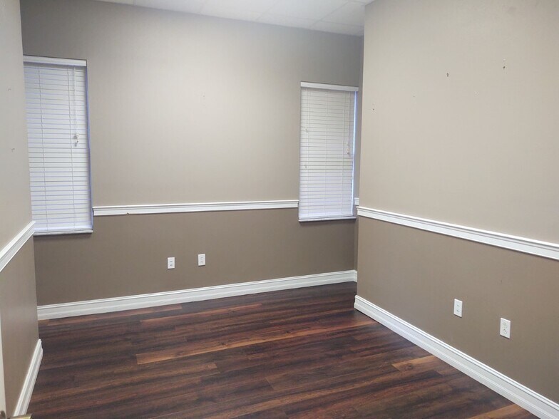 More Photos Of 515 E 27th St, Bradenton Office For Sale