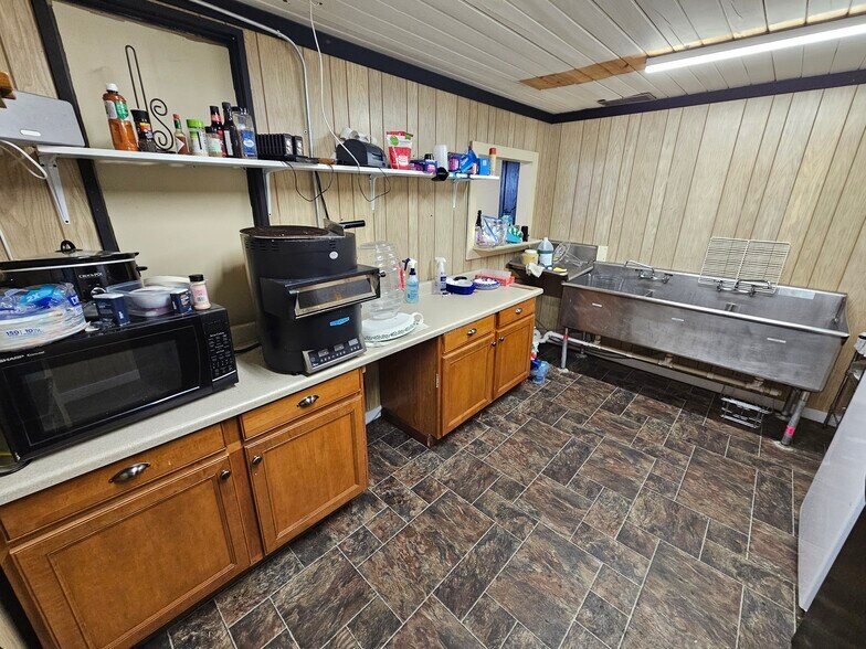 More Photos Of 124 Main St, Vincennes Office For Sale