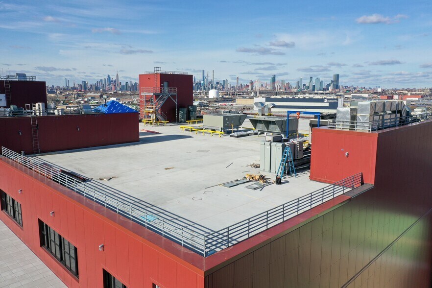 More Photos Of 4805 Metropolitan Ave, Ridgewood Light Distribution For Lease