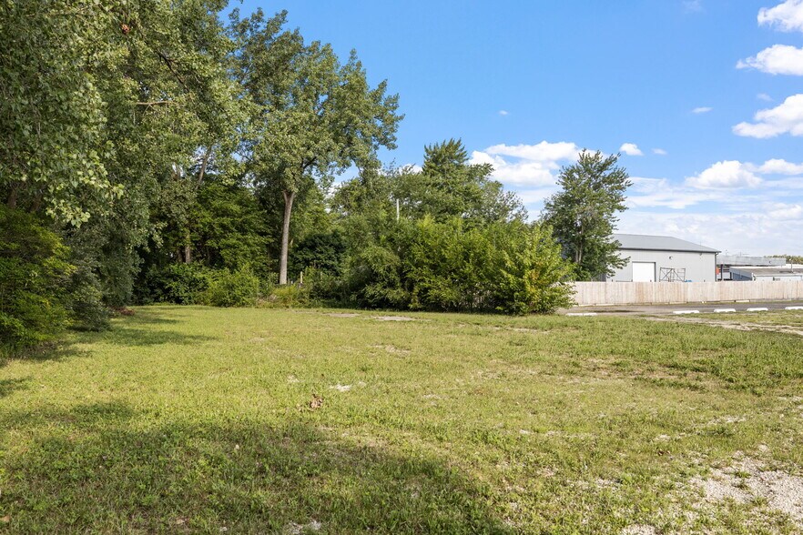 More Photos Of 605 W Baltimore St, Wilmington Storefront For Sale