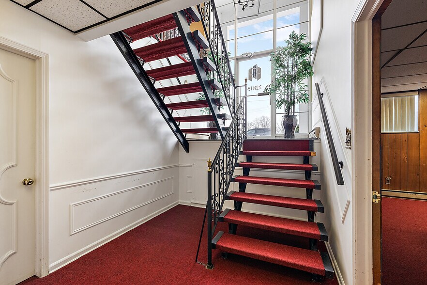 More Photos Of 22815 Kelly Rd, Eastpointe Loft Creative Space For Sale