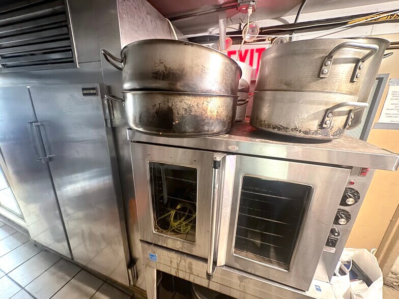 More Photos Of 128 Metropolitan Ave, Brooklyn Restaurant For Lease
