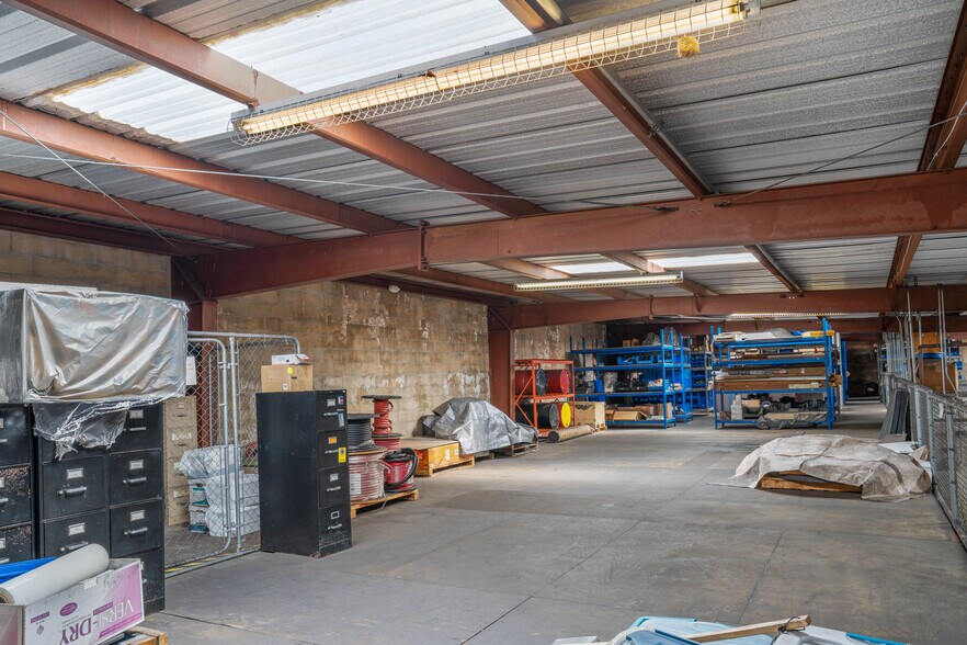 More Photos Of 3048 Aukele St, Lihue Warehouse For Sale