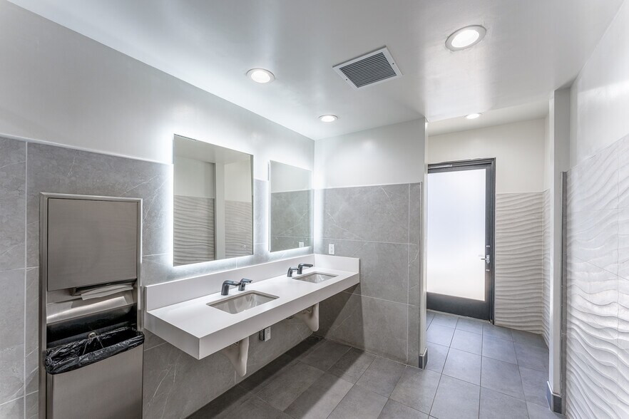 More Photos Of 6265 Greenwich Dr, San Diego Office For Sale