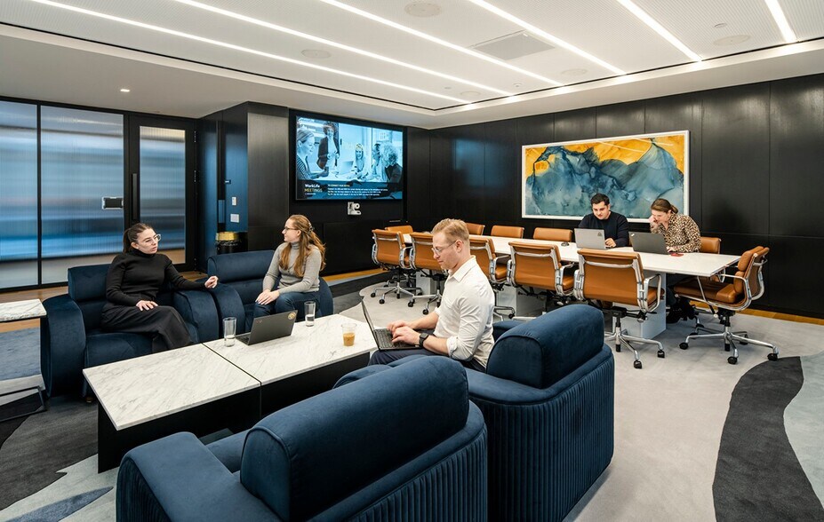 More Photos Of PENN 1, New York Office For Lease