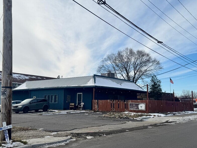 Primary Photo Of 1501 W Kilgore Ave, Muncie Restaurant For Sale