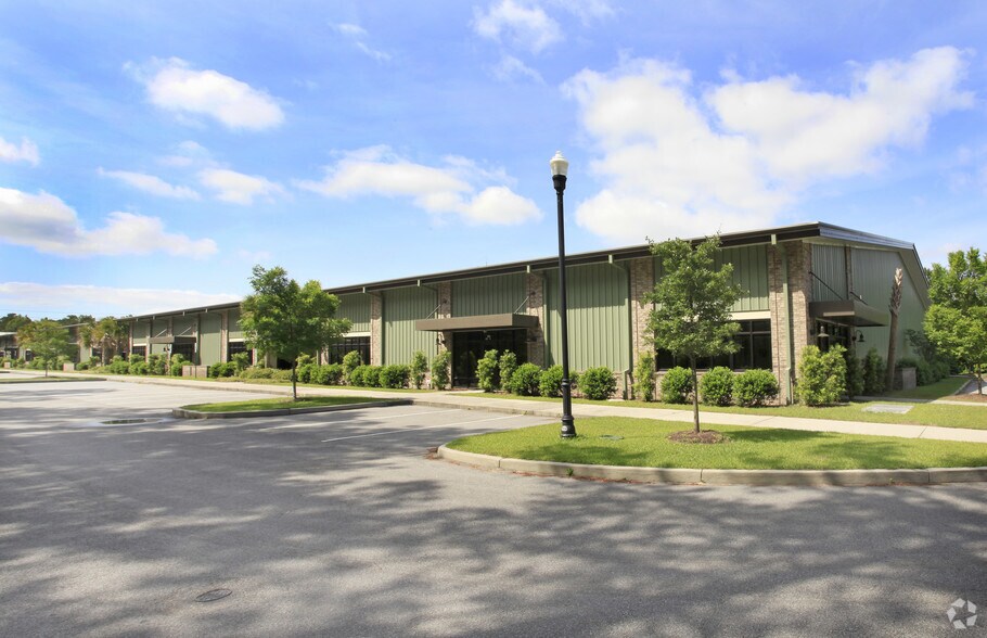 Primary Photo Of 547 Long Point Rd, Mount Pleasant Flex For Lease