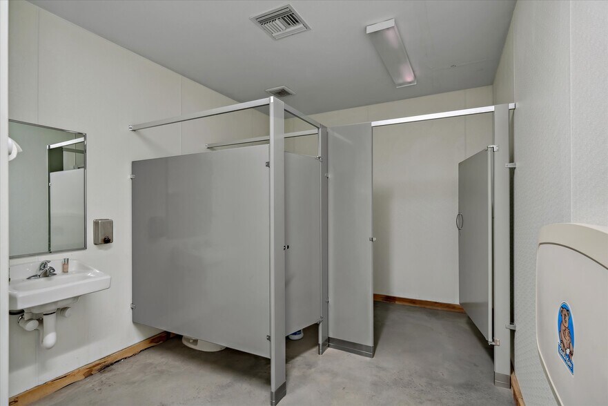 More Photos Of 150 Main St, Clarksville General Retail For Sale