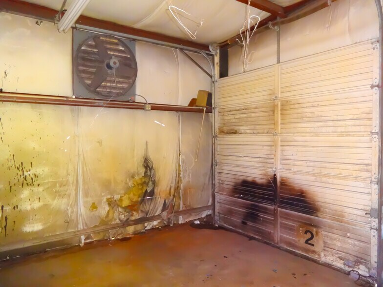 More Photos Of 801 W Broadway St, Big Sandy Light Distribution For Sale