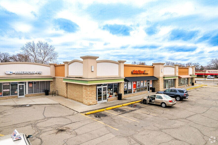 More Photos Of 10 E 66th St, Minneapolis Freestanding For Lease