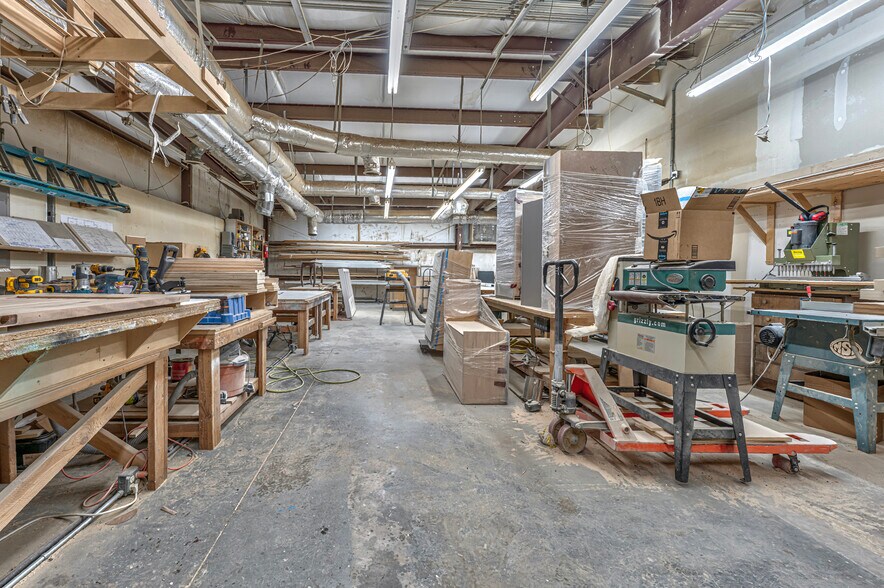 More Photos Of 921 N Lahoma Ave, Norman Light Manufacturing For Sale