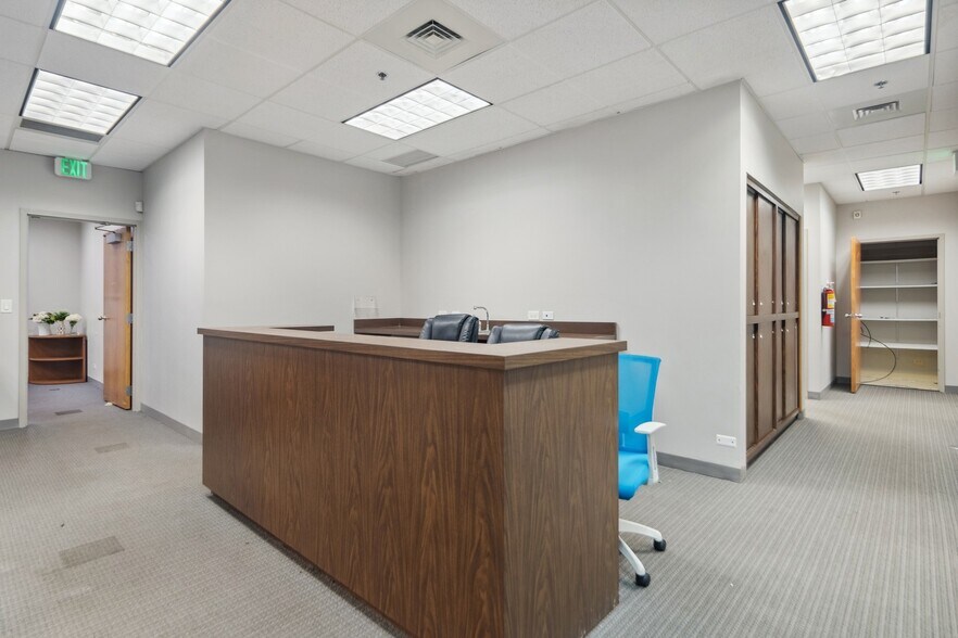 More Photos Of 10215 Roosevelt Rd, Westchester Office For Sale