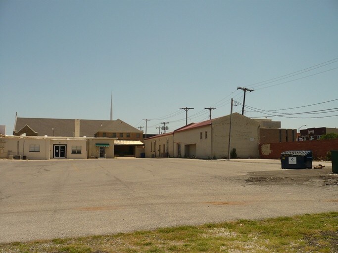 More Photos Of 15 N 10th St, Duncan Storefront For Lease