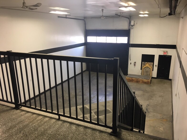 More Photos Of 974 Boulder Blvd, Stony Plain Warehouse For Lease
