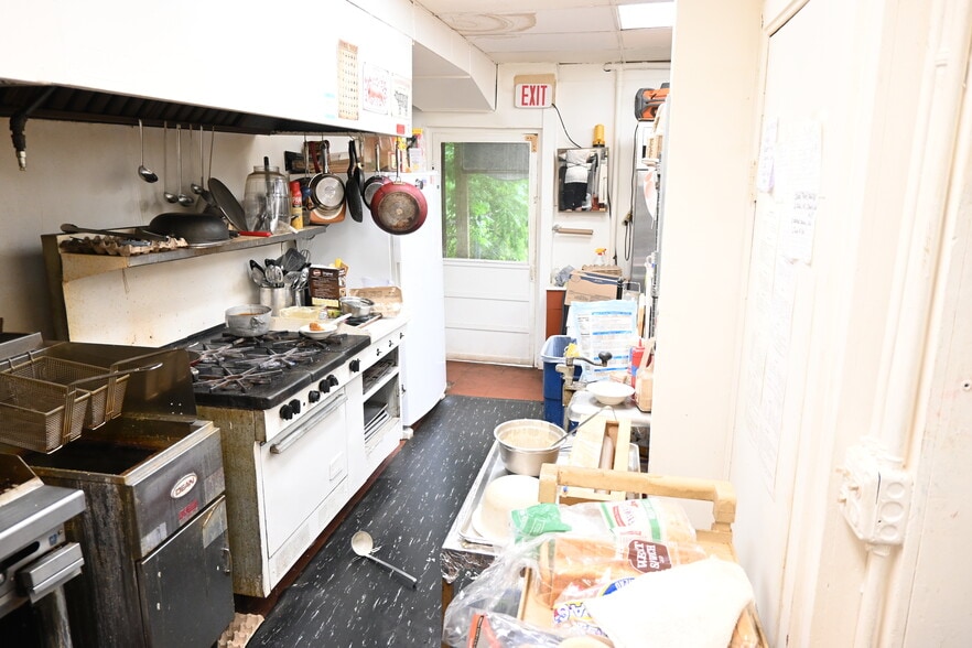 More Photos Of 937 W Wooster Rd, Barberton Storefront Retail Residential For Sale