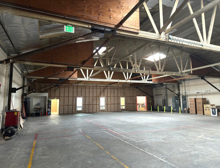 More Photos Of 725 Mateo St, Los Angeles Warehouse For Lease