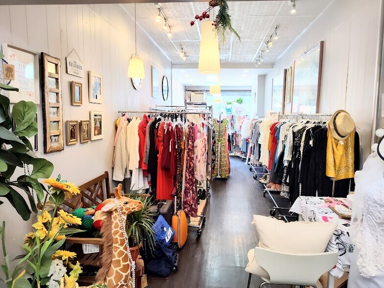 More Photos Of 568 Manhattan Ave, Brooklyn General Retail For Sale