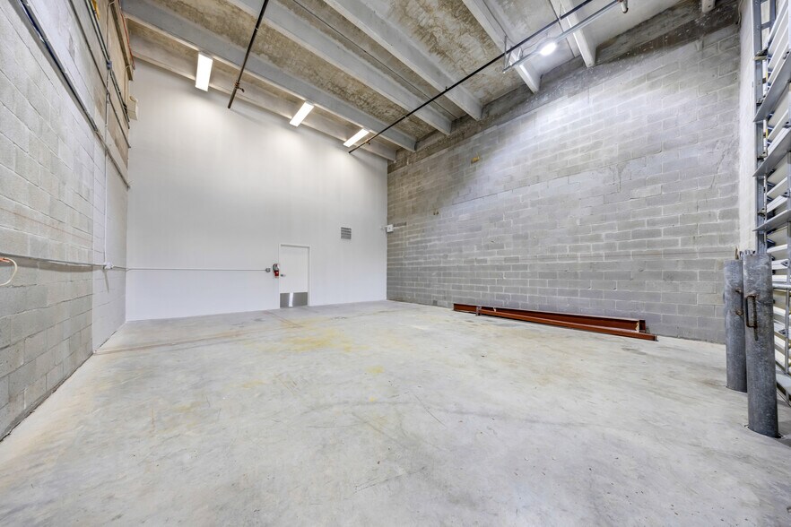 More Photos Of 11379-11399 NW 122nd St, Medley Warehouse For Sale