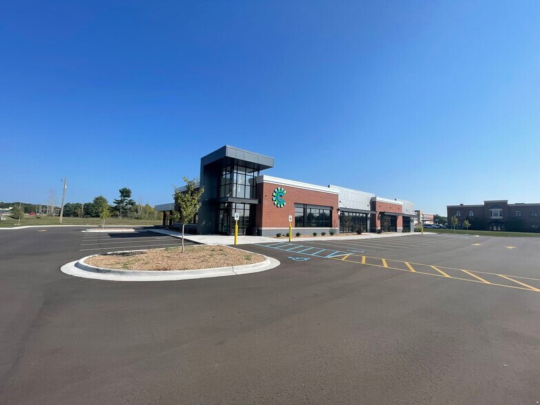 More Photos Of 1624 Independence Dr, Muskegon Storefront Retail Office For Lease