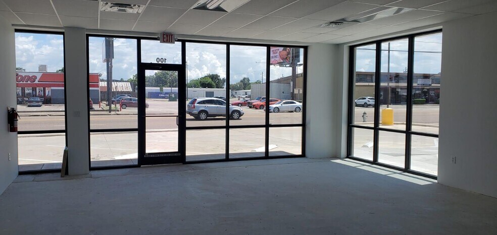 More Photos Of 1202 E Rio Grande St, Victoria Freestanding For Lease