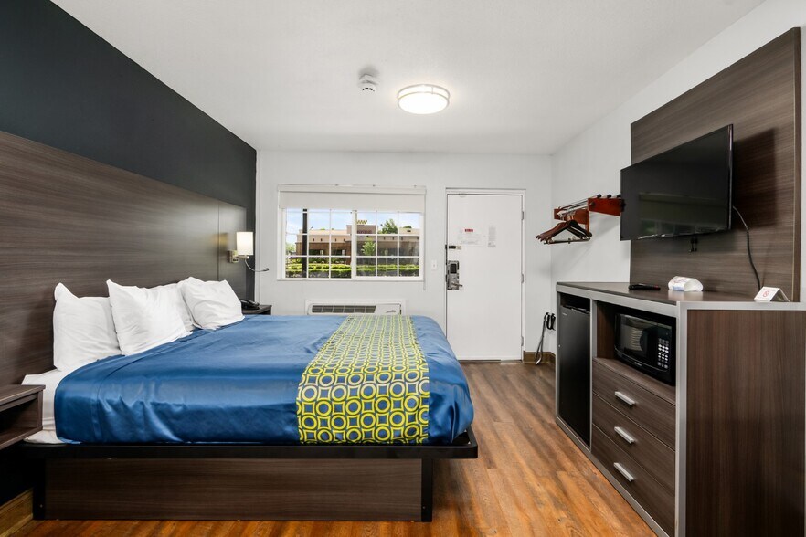 More Photos Of 4029 Marlane Dr, Grove City Hotel For Sale